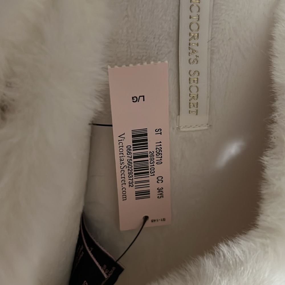 NWT Victoria’s secret Signature white faux fur Slippers size L - Picture 7 of 7